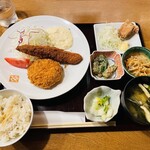 寅福 - 月見メンチカツと銀鮭のフライ定食(税込1,580円)
