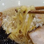 自家製麺 5102 - 太麺の縮れあり