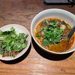 ウータン食堂 - 2種盛り(猪挽肉の味噌キーマ&黒胡麻担々麺)