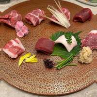 菅乃屋 銀座通り店 - 馬刺し盛合せ