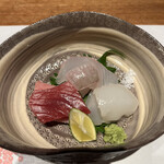 曙橋 かず - ショートコース７７００円。本鮪、平目、ヤリイカ。こちらのヤリイカは目利きと包丁技がよほど良いのか、他店のものより一段美味しく感じられます。