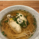 曙橋 かず - ショートコース７７００円。にゅうめん。ふっくらした牡蠣が良き具です。