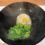 曙橋 かず - ショートコース７７００円。帆立真薯の椀。普段より強めの風味があるお出汁が、真薯の味わいを引き立てます。