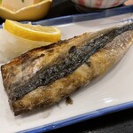 徳田酒店 - 鯖と唐揚げの定食900円　有楽町界隈でこの値段は頑張っている。