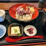 Kinichirou - バラちらし定食1100円。
                        
                        