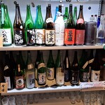 吟醸マグロ - 飲み放題の日本酒のコーナー。