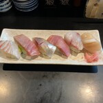 Daiyazushi - ランチタイムのメニューの１つ。にぎり5貫。1貫はサービスで付けてくれます♪（鯛、マグロ、カンパチ、帆立）