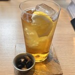 Raku - 三河みりんソーダ割650円
                      お通し〜醤油豆