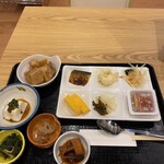 サウナ&カプセルホテル ルーマプラザ - 小鉢が豊富。野菜は少なめww