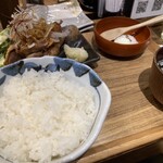 肉汁餃子のダンダダン 海老名店 - 鶏からとご飯は最高のコンビ。