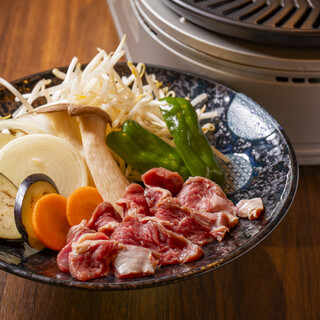 Raw Lamb Genghis Khan (Mutton grilled on a hot plate) 980 yen (1 serving)