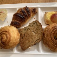 ザ・ループ ホテルアゴーラ大阪守口 - 気になるデニッシュをメインにパン類確保