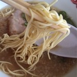 博多ドラゴンラーメン - 麺は細麺、硬さはバリカタ。