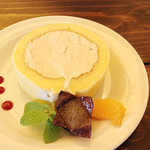 BASE Cafe - エスプレッソクリームのロールケーキ