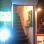 ナトレーザ - ブラジル国旗に促されて2階にのぼります