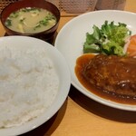 社 - ハンバーグ定食　650円　ゴハン中盛