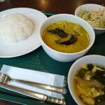 新宿西口ガパオ食堂 - ランチのグリーンカレー ¥980-