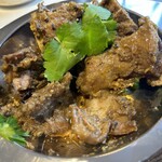 ワンテーブル - 大きな骨つきマトンがゴロゴロ！背骨もガッツリ入っててしゃぶっちゃうよー♪