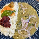 ワンテーブル - 緑のダルカレーにあられと紫玉葱でリース風♪メリークリスマス！