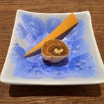 中華私房菜ハスノハナ - 胡桃の干し柿巻き　ミモレットチーズ
