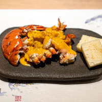 隠れ家鉄板おぶ - 活オマール海老 アメリケーヌソース、 パンを添えて