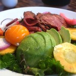 FLORAL CAFE at CHIGASAKI - 野菜たっぷりローストビーフ丼
