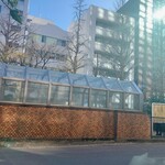 Cafe ami - お店の真向かいにある都営地下鉄新宿線浜町駅2番出入口