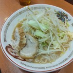 豚山 - ラーメン並900円ニンニク野菜アレ、味噌山100円(2023.12.1)