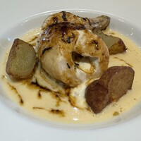 バンケット - ブルサン・チーズを詰めた知床産鶏肉のローストとかち井上農場の甘熟メークイン（二冬越）