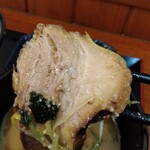 俺の中華たなか家 - 熱々スープに浸していたら、ホロホロ♬崩れそうになったチャーシューはとても柔らかぁ〜♥