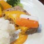 キッチン ブルー グローブ - 人参とお新香を乗せます