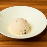 Black soybean flour ice cream