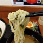俺の中華たなか家 - 熱々スープに浸して麺リフト⤴️「自家製太麺」にシッカリ味噌スープが絡んできます(*^_^*)d