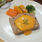 キッチン ブルー グローブ - 鶏挽肉と胡桃のテリーヌのアップ