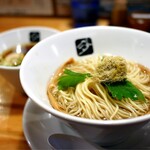 中華そば 髙野 - 冷水で締められたパキパキの麺が最高に美味しい