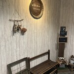 カフェ ワン - お店の前。フォトスポットだそうです。