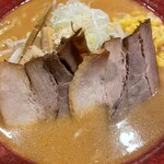 みそ吟 - 味噌ラーメン、チャーシューも昔ながらで美味しい。北海道人にはコーンはいらないかな〜でも美味しかったら良いか。