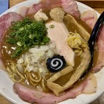 AJI10 - 超特濃厚らぅ麺極上チャーシュー1150円。チャーシュー、メンマ、ツミレ付。美味いんだけど、スープの甘さが…。