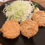 白木屋 とん平 - メンチかつ2個とコロッケ