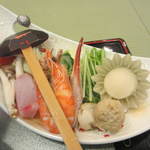 Ibusuki Kaijou Hoteru - 海鮮鍋の具。コラーゲンボール付き