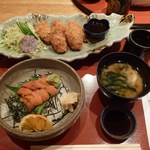 ナスの花 - ウニ丼とカキフライ頼んで２千円ぐらい。一人鍋、お刺身中心の和食屋さんでした。伊勢エビ、車エビ、あわび等は時価で、調理はオーダーメイドみたいです。