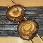 炙り屋 田中 - 椎茸　150円+税 焼きが甘く小学生の頃の嫌いだった頃の椎茸の食感がフラッシュバックして吐きそうだった。