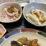 中国料理 頤和園 - 水餃子　卓上の酢を掛けてもいいですね