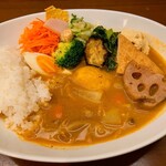 森のらくだ - 野菜たっぷり、サラサラの辛くないカレー