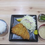 とんかつ檍のカレー屋 いっぺこっぺ - とんかつ定食