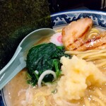 麺屋 武士道 - ニンニクどっさり！