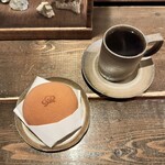喫茶カルメル堂 - イチヂクと赤ワインのどら焼き、今月の珈琲：トラジャ