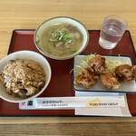 Yawatashokudou - 鶏ごぼう炊き込みごはん250円＆豚汁200円＆鶏肉のからあげ380円