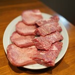 炭火焼肉ホルモンさわいし - 黒毛和牛上タンと和牛特選ハラミ