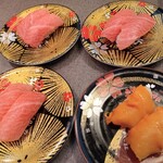 にぎりの徳兵衛 - 大トロ　赤貝